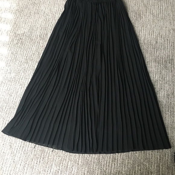 Palazzo pleated black pants 🌗 - Picture 2 of 2